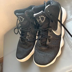 Mens Nike Hyperdunks. Good tread. Very good condition